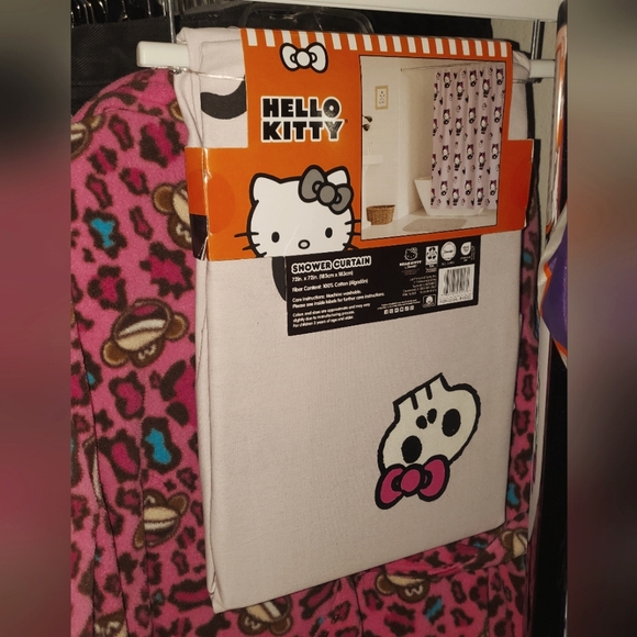 🎃Hello Kitty Halloween Shower Curtain - Picture 4 of 4